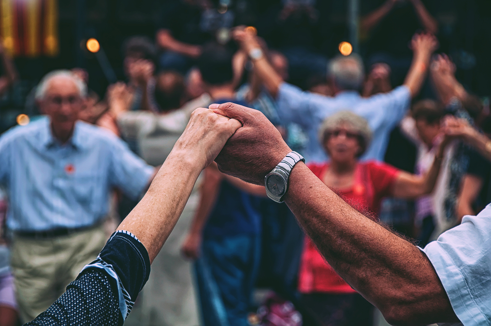 alt="seniors dancing"